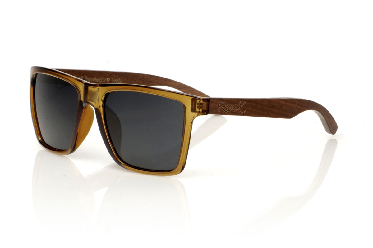 Wood eyewear of Walnut RUN KHAKI. RUN KHAKI sunglasses are designed for those looking for a combination of functionality and style. With a larger frame in a suggestive khaki green satin sheen, these glasses offer a bold and masculine presence. The Walnut wood temples not only add an elegant touch, but also ensure durability and comfort. Whether for outdoor adventures or everyday wear in the city, the RUN KHAKI adapts perfectly to any situation. Measuring 152x50mm and having a caliber of 54, they provide excellent coverage and total protection from the sun. Give your look a boost of confidence with these sturdy and stylish glasses. for Wholesale & Retail | Root Sunglasses® 